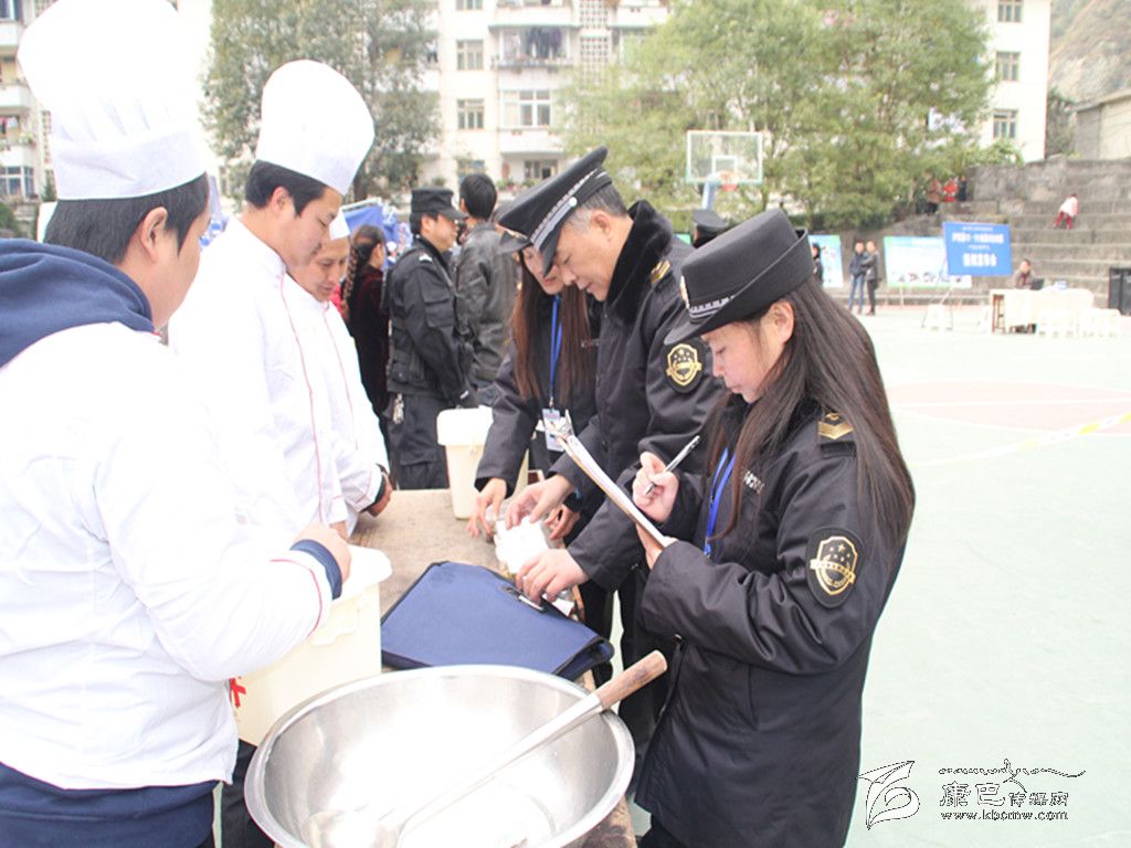 瀘定舉行食品安全事故應(yīng)急處置演練