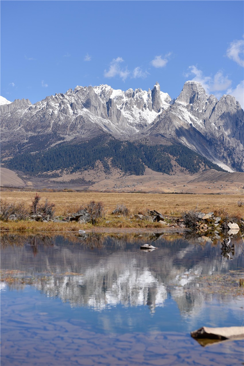 措普溝景區(qū)扎金甲博神山.JPG