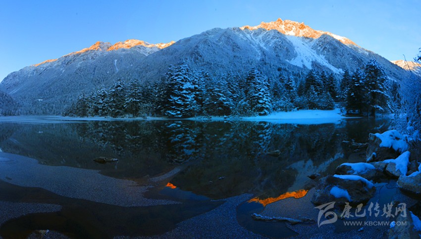 賞蜀山冰雪 享康定暖陽(yáng)